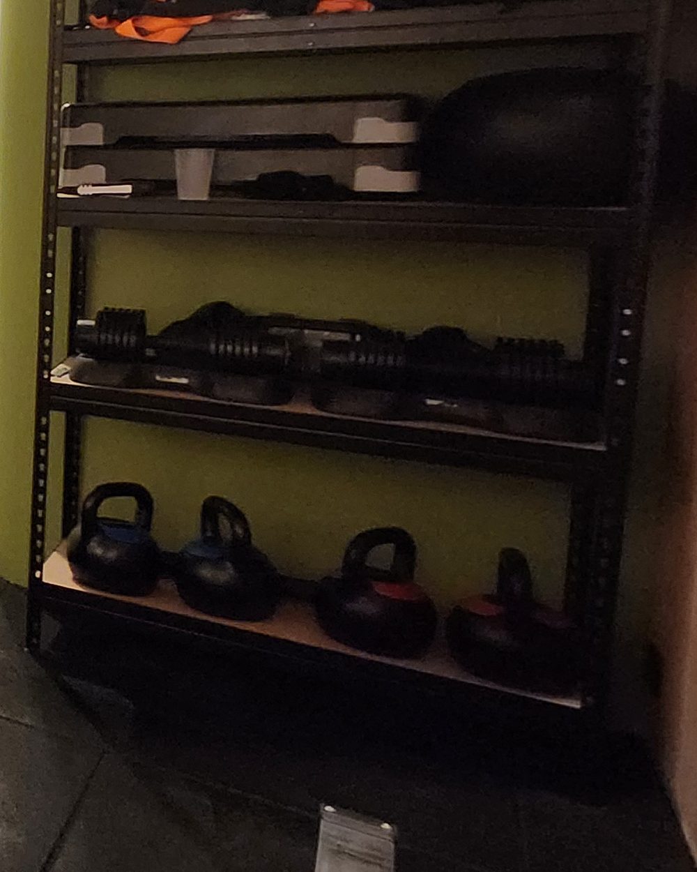 Kettlebells et haltères au studio JSport